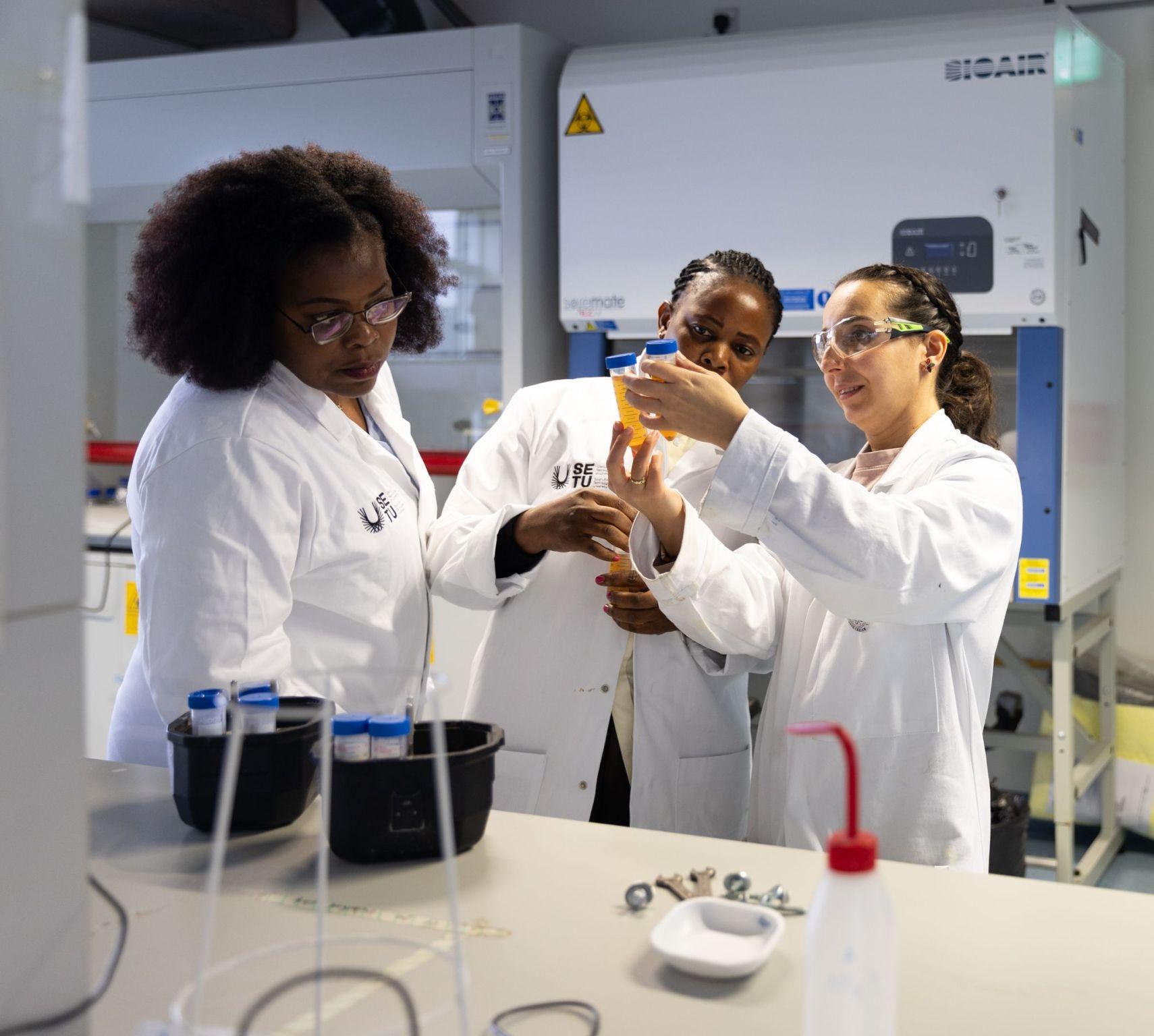 Dr Adriana Cunha Neves, Lecturer and Researcher in the SETU Department of Applied Sciences (enviroCORE), with Universidade Rovuma researchers Sonia Nido and Dr Celina Bahule.