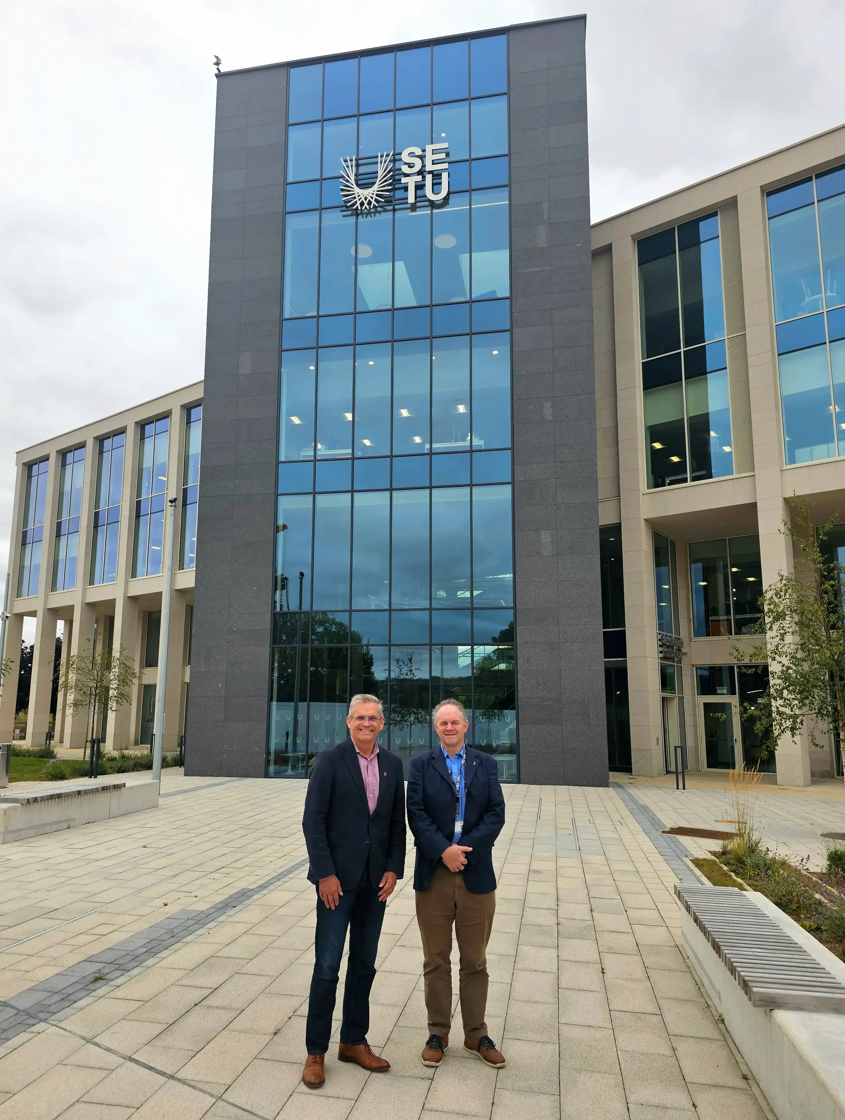 Pictured are Dr Daniel Engebretson, Vice President for Research at the University of South Dakota (USD) and Dr Diarmuid Ó’Briain, Head of Department of Electronic Engineering and Communications at SETU.