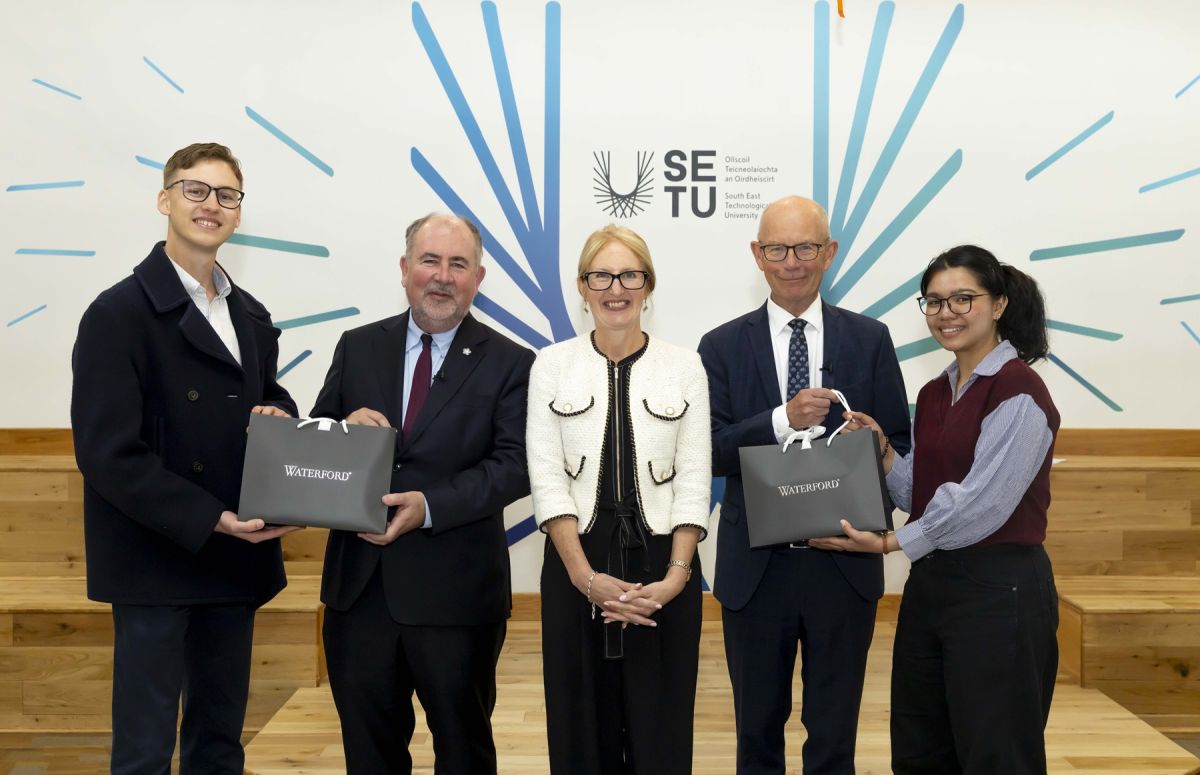 SETU President, Professor Veronica Campbell and SETU students Ihor Melashchenko and Maria Isabelle Rockerfeller present tokens of appreciation to Danish Chargé d’Affaires a.i. to Ireland, Mr Ole Mikkelsen, and Irish Ambassador to Denmark, Mr Kyle O’Sullivan on their visit to SETU.